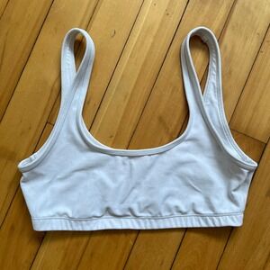 Aritzia TNA TnAction White Scoop Neck Sports Bra Small Low Impact Activewear